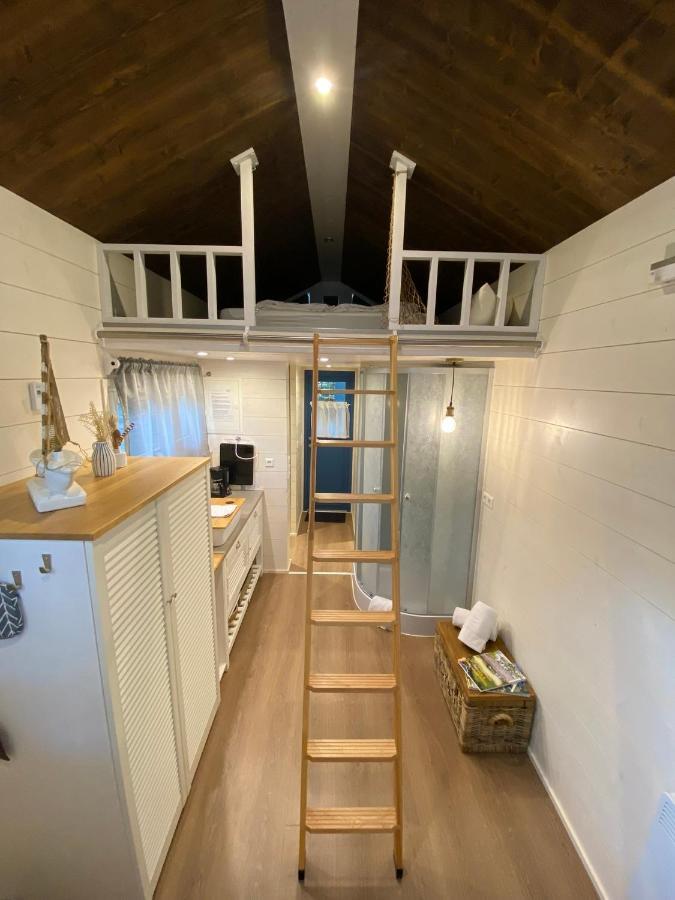 האם Tiny House Ems Im Pier9 Tiny House Hotel מראה חיצוני תמונה