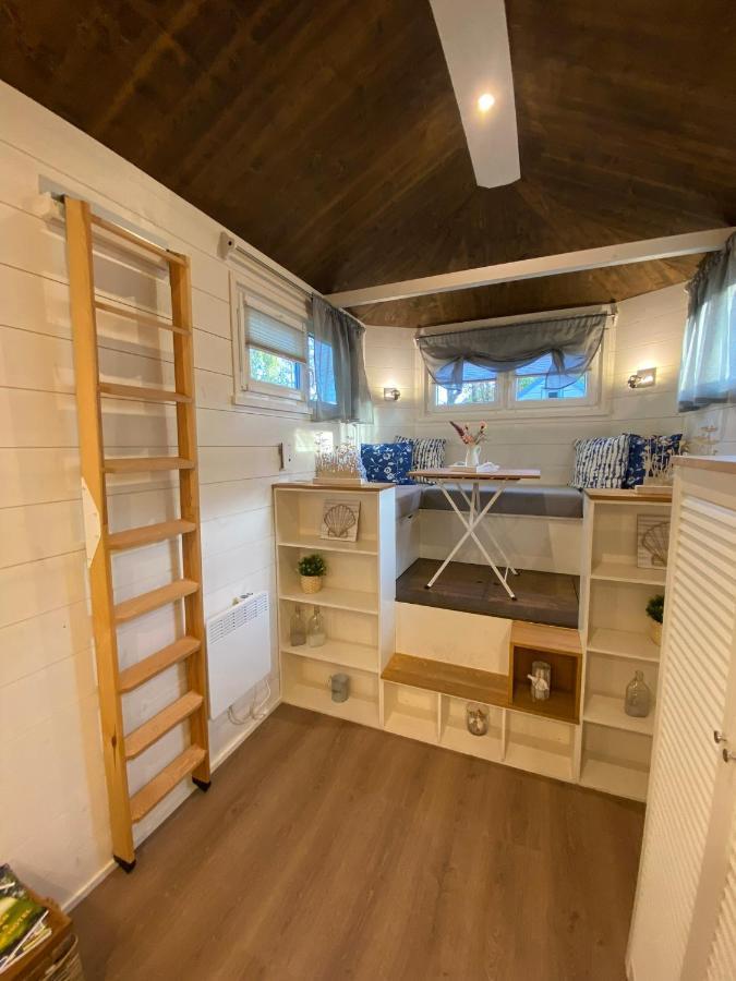 האם Tiny House Ems Im Pier9 Tiny House Hotel מראה חיצוני תמונה