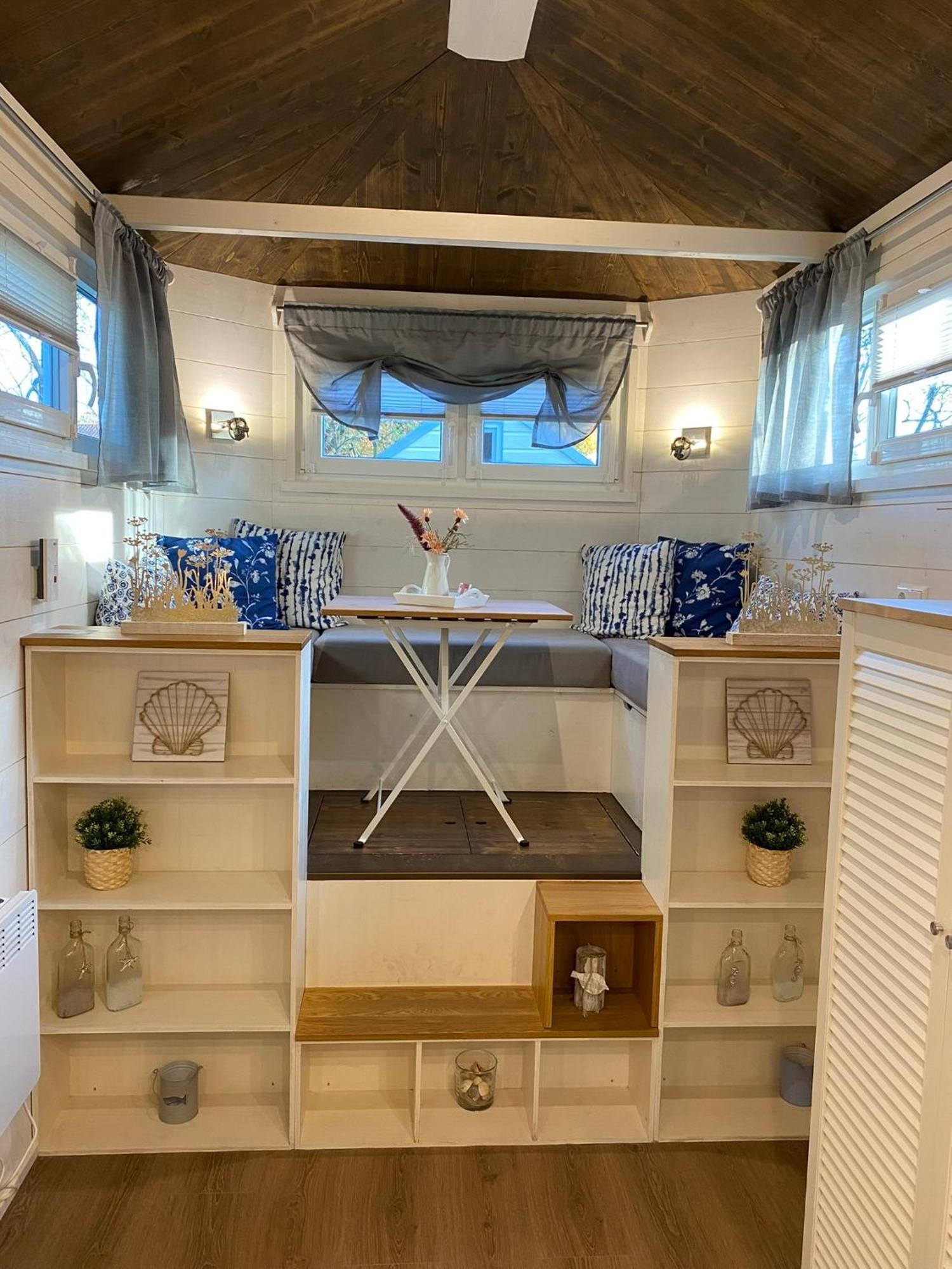 האם Tiny House Ems Im Pier9 Tiny House Hotel מראה חיצוני תמונה